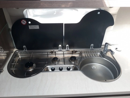                         Wynajmę przyczepę kempingową Hobby Prestige 650 UMFE 2017 rok 1900 kg DMC - zdjęcie 8
                        