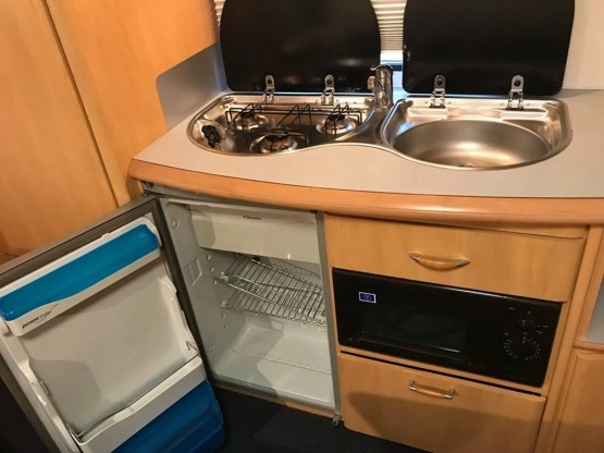                         Hobby 560 KMFE z dużym przedsionkiem i z gwarancją. 2001 r. - zdjęcie 17
                        