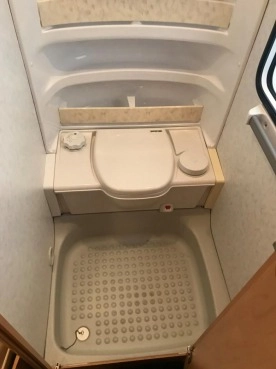                         Hobby 560 KMFE z dużym przedsionkiem i z gwarancją. 2001 r. - zdjęcie 25
                        