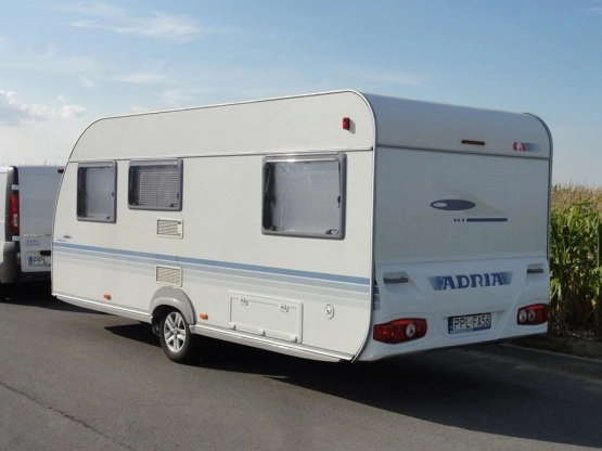                         Adria ADORA 512 UP z MOVEREM i z przedsionkiem Isabella Commodore, rocznik 2007 - zdjęcie 11
                        