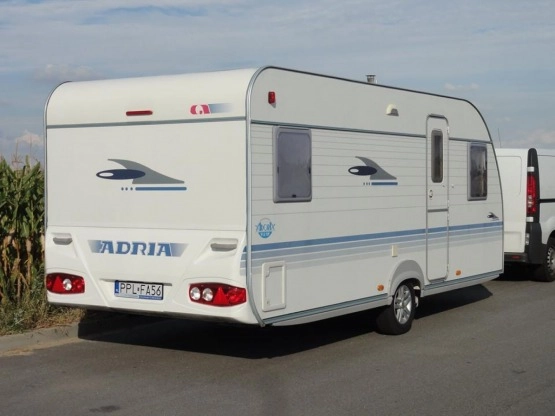                         Adria ADORA 512 UP z MOVEREM i z przedsionkiem Isabella Commodore, rocznik 2007 - zdjęcie 13
                        