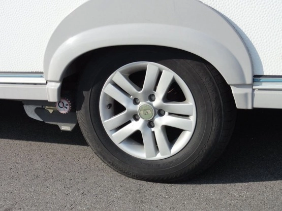                         Adria ADORA 512 UP z MOVEREM i z przedsionkiem Isabella Commodore, rocznik 2007 - zdjęcie 17
                        