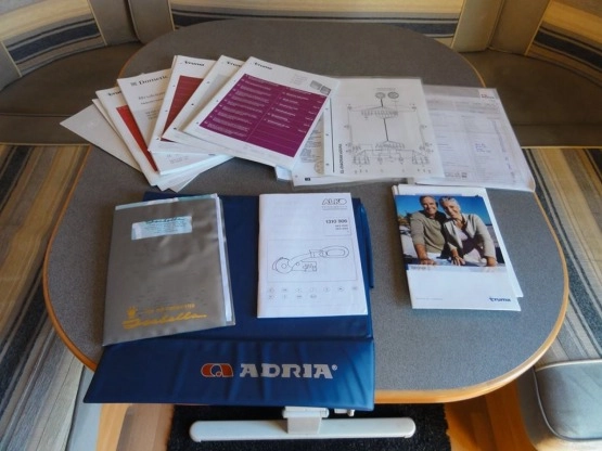                         Adria ADORA 512 UP z MOVEREM i z przedsionkiem Isabella Commodore, rocznik 2007 - zdjęcie 21
                        