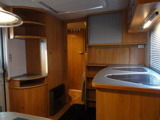                         Adria ADORA 512 UP z MOVEREM i z przedsionkiem Isabella Commodore, rocznik 2007 - zdjęcie 23
                        