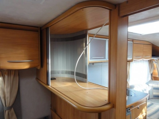                         Adria ADORA 512 UP z MOVEREM i z przedsionkiem Isabella Commodore, rocznik 2007 - zdjęcie 29
                        