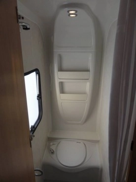                         Adria ADORA 512 UP z MOVEREM i z przedsionkiem Isabella Commodore, rocznik 2007 - zdjęcie 2
                        