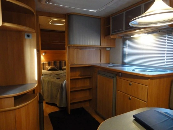                         Adria ADORA 512 UP z MOVEREM i z przedsionkiem Isabella Commodore, rocznik 2007 - zdjęcie 36
                        