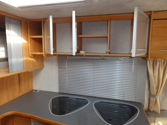                         Adria ADORA 512 UP z MOVEREM i z przedsionkiem Isabella Commodore, rocznik 2007 - zdjęcie 37
                        