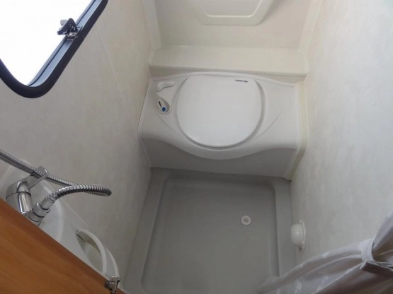                         Adria ADORA 512 UP z MOVEREM i z przedsionkiem Isabella Commodore, rocznik 2007 - zdjęcie 38
                        