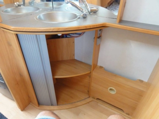                         Adria ADORA 512 UP z MOVEREM i z przedsionkiem Isabella Commodore, rocznik 2007 - zdjęcie 3
                        