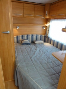                         Adria ADORA 512 UP z MOVEREM i z przedsionkiem Isabella Commodore, rocznik 2007 - zdjęcie 6
                        