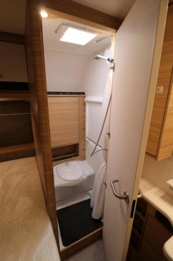                         Dethleffs Camper 560 FMK model 2018 - zdjęcie 12
                        