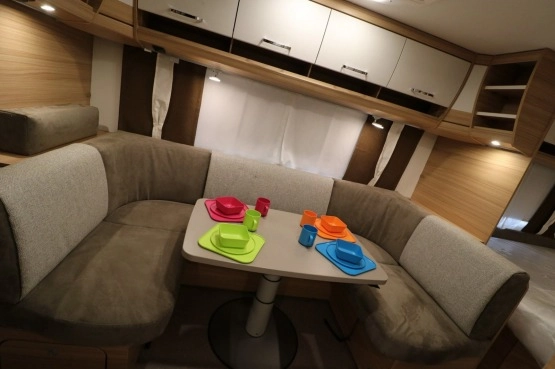                         Dethleffs Camper 560 FMK model 2018 - zdjęcie 14
                        