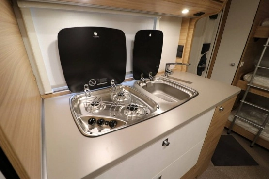                         Dethleffs Camper 560 FMK model 2018 - zdjęcie 17
                        