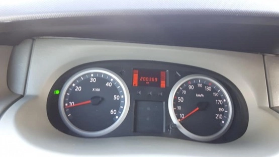                         Sprzedam Renault Trafic - zdjęcie 6
                        