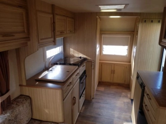                         Przyczepa kempingowa Elddis - zdjęcie 4
                        