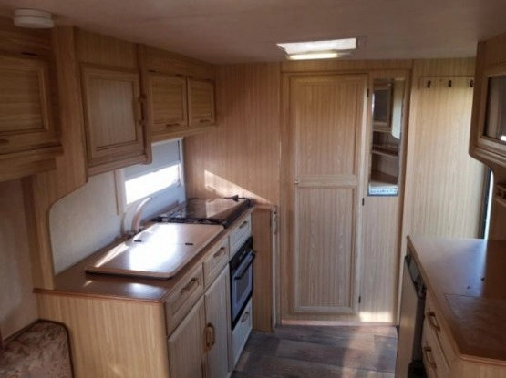                         Przyczepa kempingowa Elddis - zdjęcie 8
                        