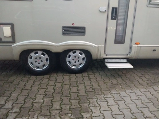                         Sprzedam kamper Burstner 2007r Elegance i821 - zdjęcie 15
                        