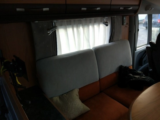                         Sprzedam kamper Burstner 2007r Elegance i821 - zdjęcie 6
                        