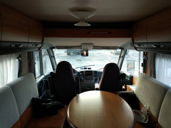                         Sprzedam kamper Burstner 2007r Elegance i821 - zdjęcie 8
                        