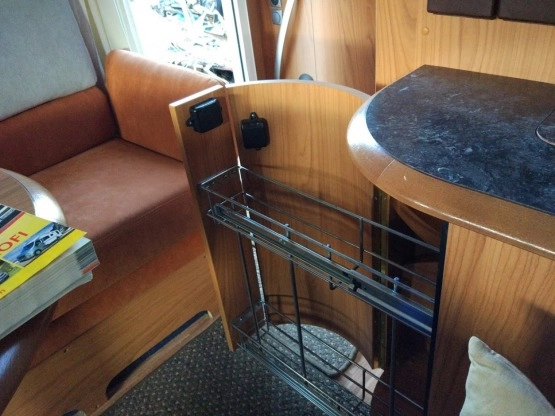                         Sprzedam kamper Burstner 2007r Elegance i821 - zdjęcie 9
                        