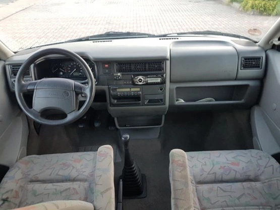                         Vw Multivan 2.5 TDI, 102 KM, 5 cylindrów, klima, webasto, lodówka - zdjęcie 8
                        