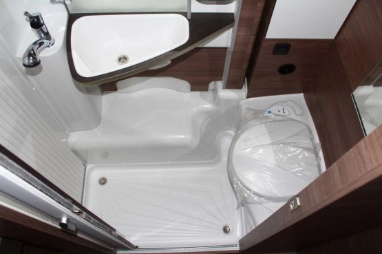                         KAMPER KNAUS L!VE TRAVELLER 650 DG FABRYCZNIE NOWY - zdjęcie 5
                        