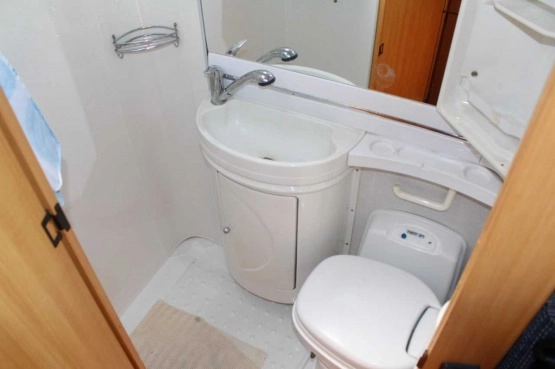                         KAMPER LMC LIBERTY  ROK PRODUKCJI 2005 - zdjęcie 3
                        