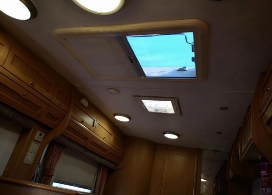                         Przyczepa kempingowa Elddis Typhon rok prod. 2002 - zdjęcie 23
                        