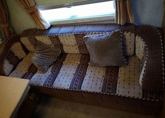                         Przyczepa kempingowa Elddis Typhon rok prod. 2002 - zdjęcie 2
                        