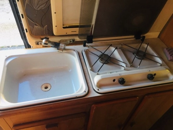                         Sprzedam Kamper Hymer Car 1989 Peugeot 280 L Mały i wygodny! - zdjęcie 3
                        