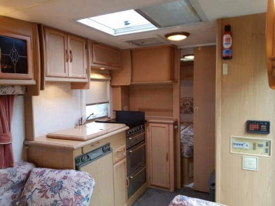                         Przyczepa kempingowa Bailey 4/5-osobowa, 2 sypialnie, przedsionek. - zdjęcie 8
                        