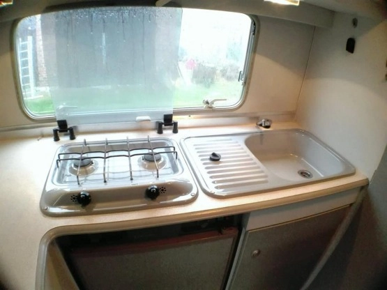                         Axxor, 1995r, DMC 890 kg, klima dachowa, 5 osób, zamykana sypialnia - zdjęcie 5
                        