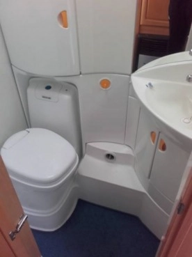                         Przyczepa Knaus Azur - zdjęcie 4
                        