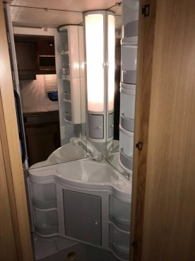                         Adria Unica 461 dla 6 osób, z przedsionkiem. DMC 1100 kg - zdjęcie 17
                        