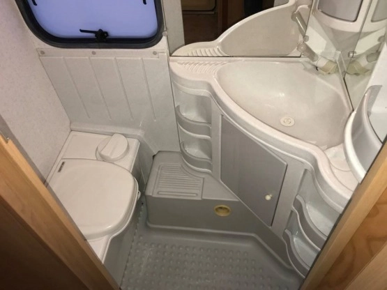                         Adria Unica 461 dla 6 osób, z przedsionkiem. DMC 1100 kg - zdjęcie 20
                        