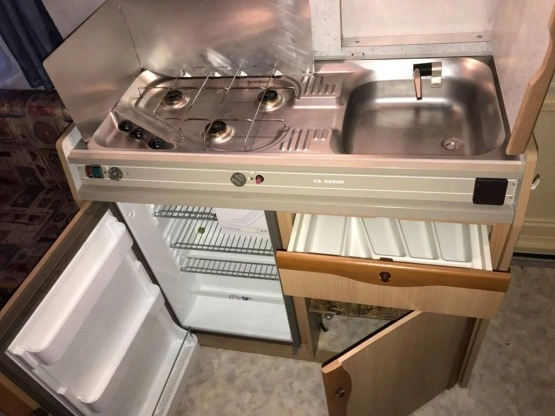                         Adria Unica 461 dla 6 osób, z przedsionkiem. DMC 1100 kg - zdjęcie 2
                        