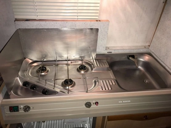                         Adria Unica 461 dla 6 osób, z przedsionkiem. DMC 1100 kg - zdjęcie 3
                        