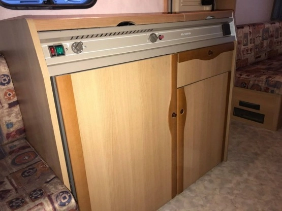                         Adria Unica 461 dla 6 osób, z przedsionkiem. DMC 1100 kg - zdjęcie 4
                        