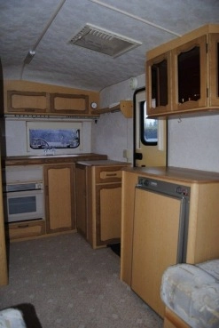                         SAM Lekka DMC 750 kg! Ciepła woda! Ogrzewanie! WC! Prysznic! Zadbana! - zdjęcie 3
                        