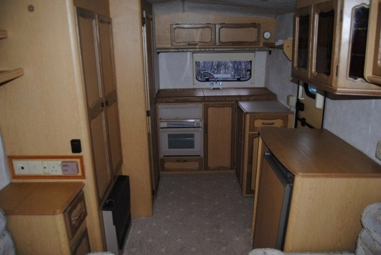                         SAM Lekka DMC 750 kg! Ciepła woda! Ogrzewanie! WC! Prysznic! Zadbana! - zdjęcie 4
                        