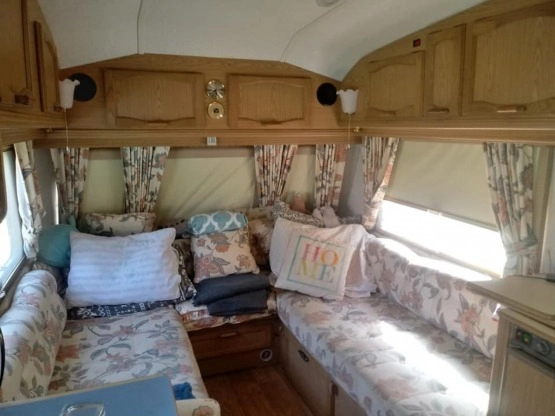                         Angielska przyczepa Vanroyce Caravans Model 450 - zdjęcie 2
                        