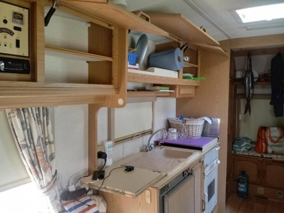                         Angielska przyczepa Vanroyce Caravans Model 450 - zdjęcie 4
                        