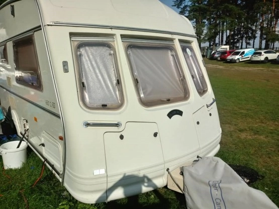                         Angielska przyczepa Vanroyce Caravans Model 450 - zdjęcie 5
                        