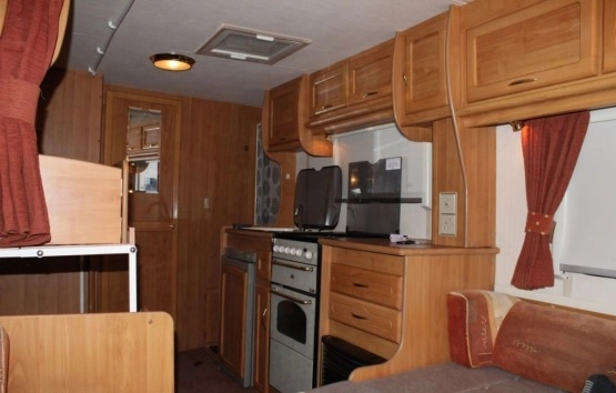                         Przyczepa Fleedwood, rok 2004 - zdjęcie 4
                        