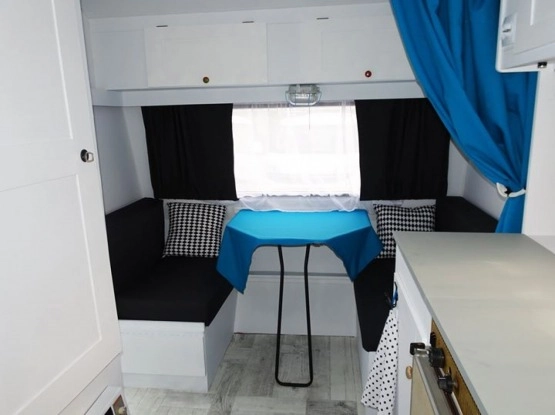                         Przyczepa Kempingowa De Reu 4000 - zdjęcie 18
                        