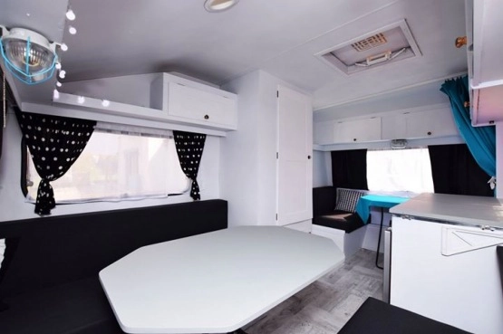                         Przyczepa Kempingowa De Reu 4000 - zdjęcie 35
                        