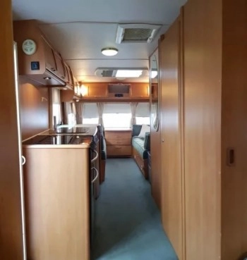                         Przyczepa kempingowa 5-6 osobowa - zdjęcie 8
                        