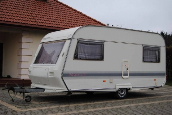                         HYLANDER 400 Zadbana! 4os. z WC! Przedsionek! DMC 1000kg! 95 ROK! - zdjęcie 1
                        