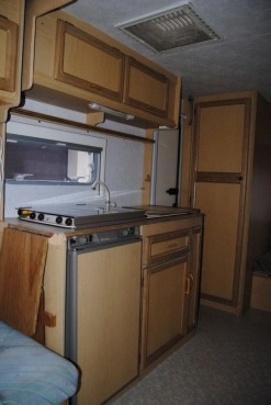                         HYLANDER 400 Zadbana! 4os. z WC! Przedsionek! DMC 1000kg! 95 ROK! - zdjęcie 3
                        